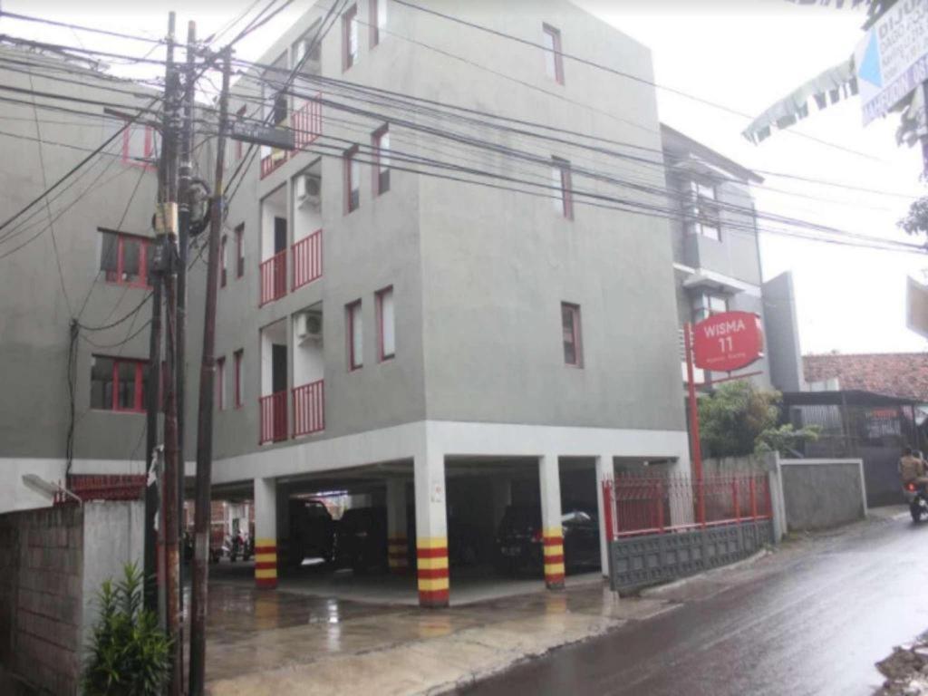 11 Wisma tamu 2*